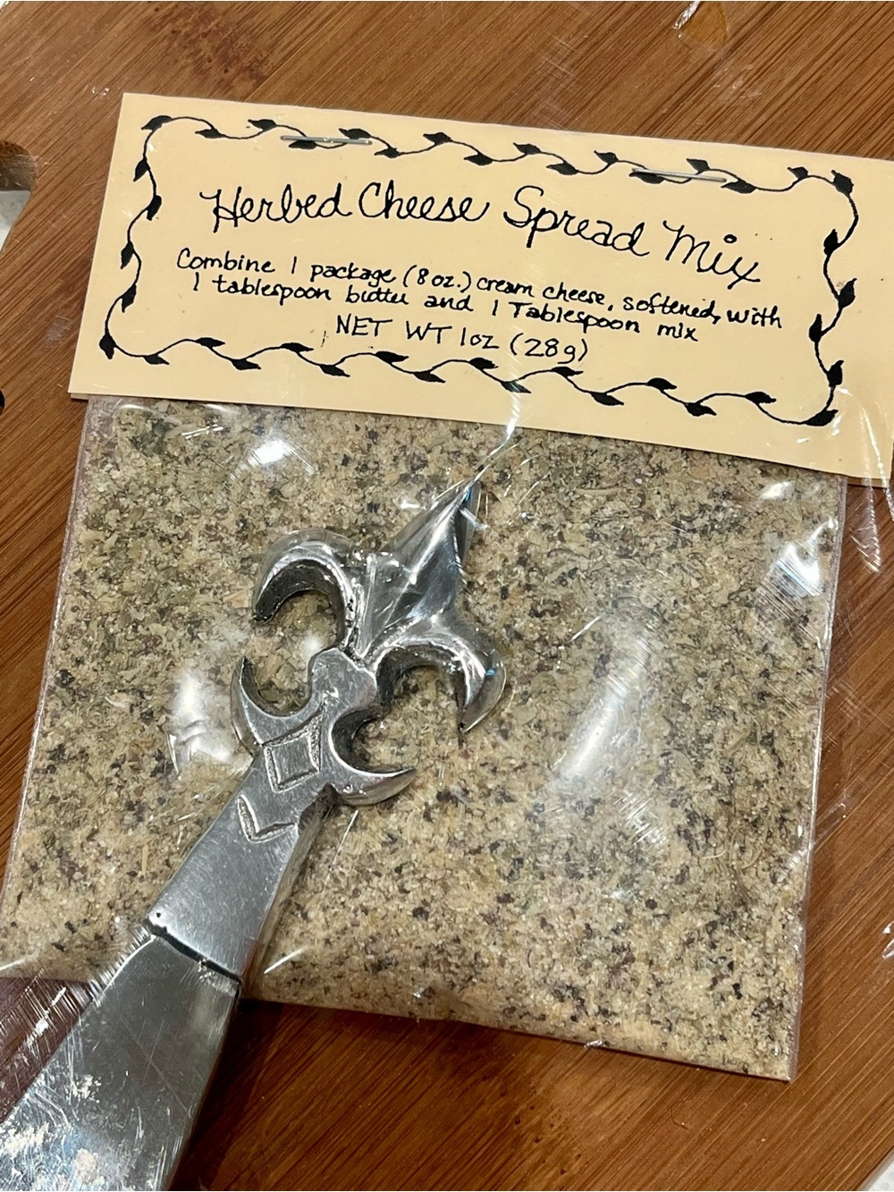 Totally Bamboo Kentucky State Cutting & Serving Board W/ Herbed Cheese Spreader - Picture 3 of 5
